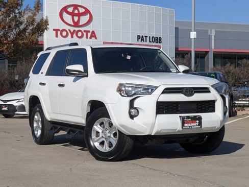 Used 2020 Toyota 4Runner SR5 image 2