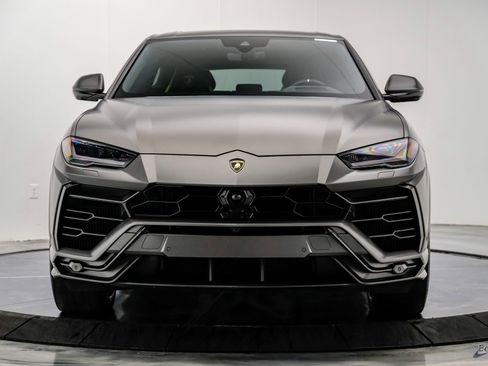 Used 2022 Lamborghini Urus AWD/4WD image 32
