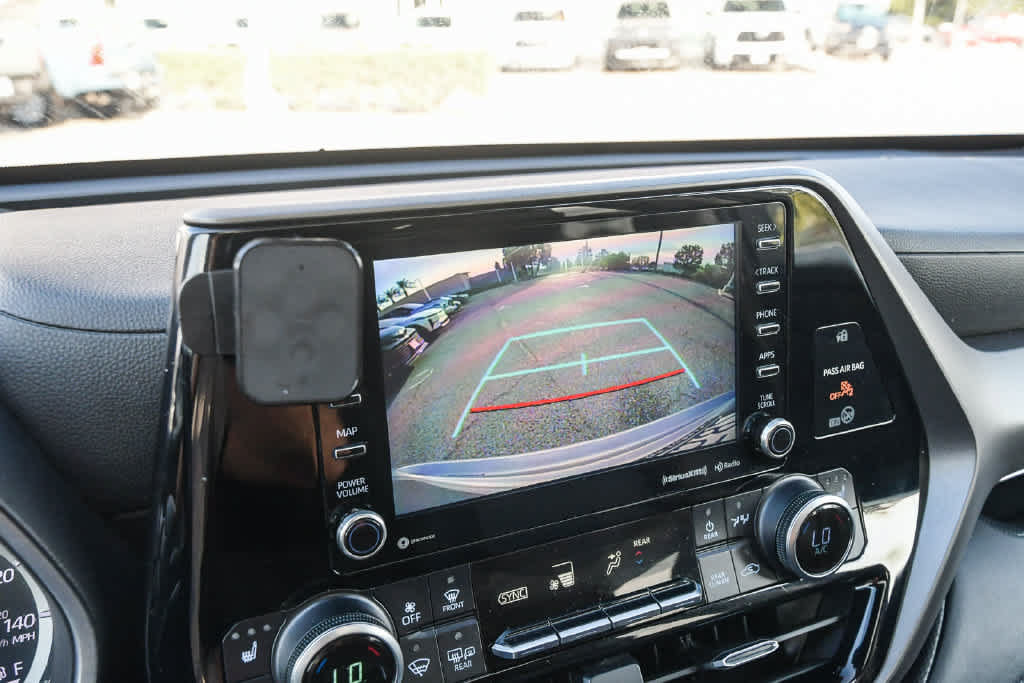 Used 2020 Toyota Highlander XLE w/ Preferred Accessory Package AWD/4WD image 28