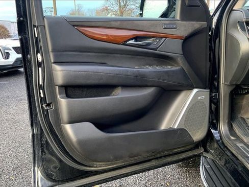 Used 2020 Cadillac Escalade Premium Luxury image 22