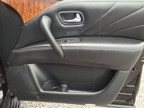 Used 2015 INFINITI QX80 w/ Deluxe Technology Package image 8