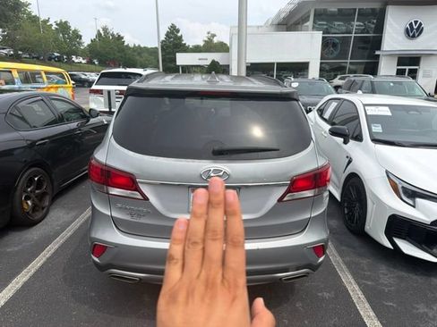 Used 2017 Hyundai Santa Fe SE FWD image 8