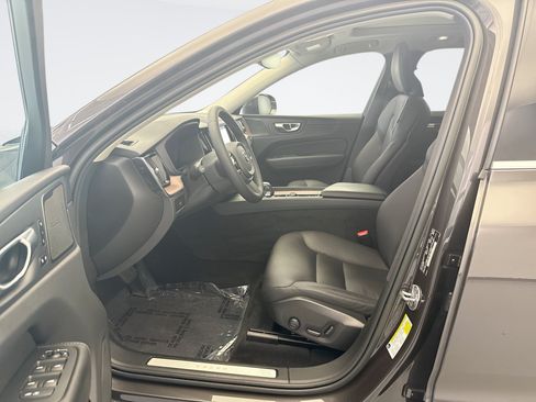 Used 2023 Volvo XC60 B5 Plus w/ Climate Package AWD/4WD image 10