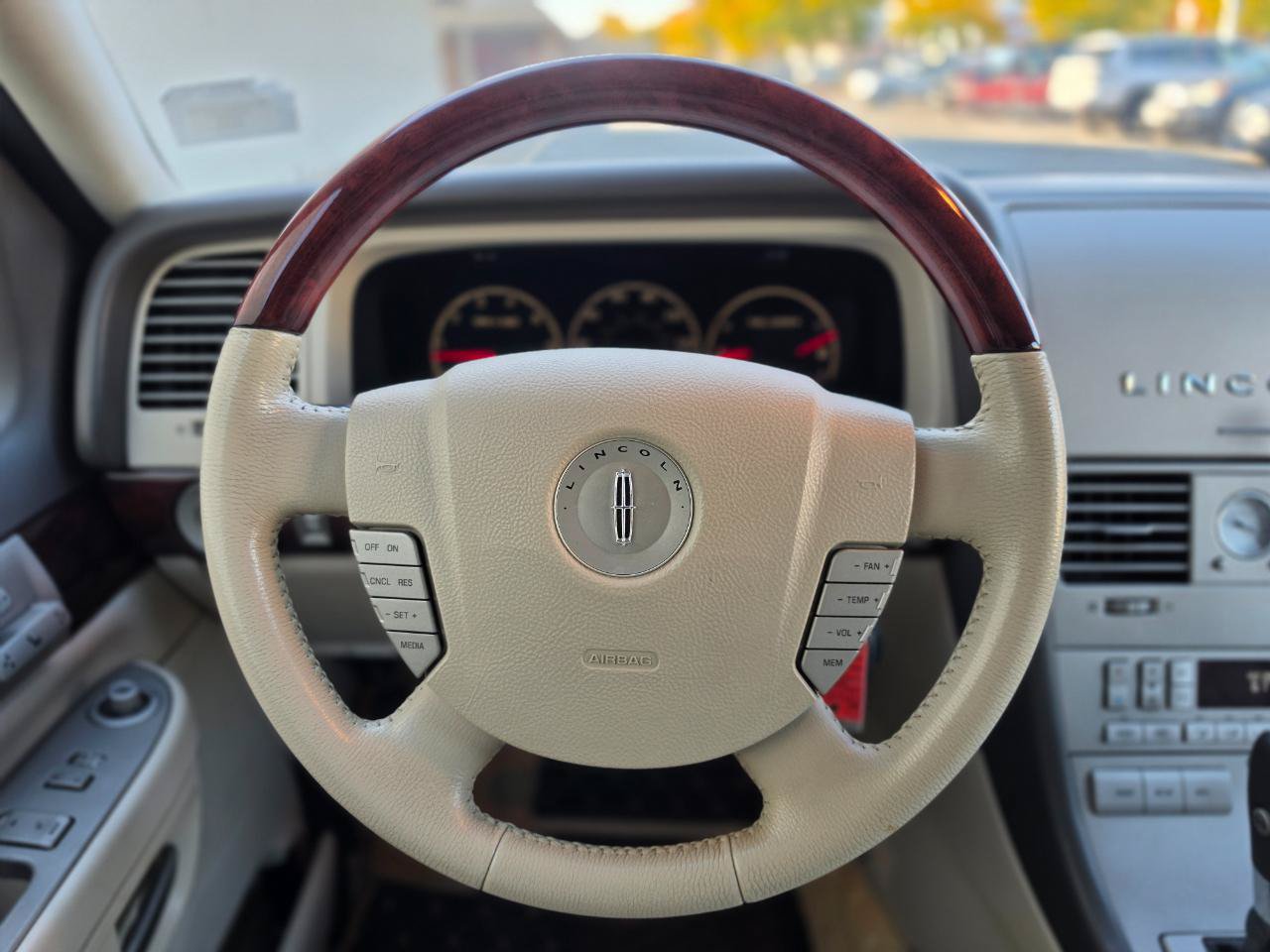 Used 2004 Lincoln Aviator AWD image 21