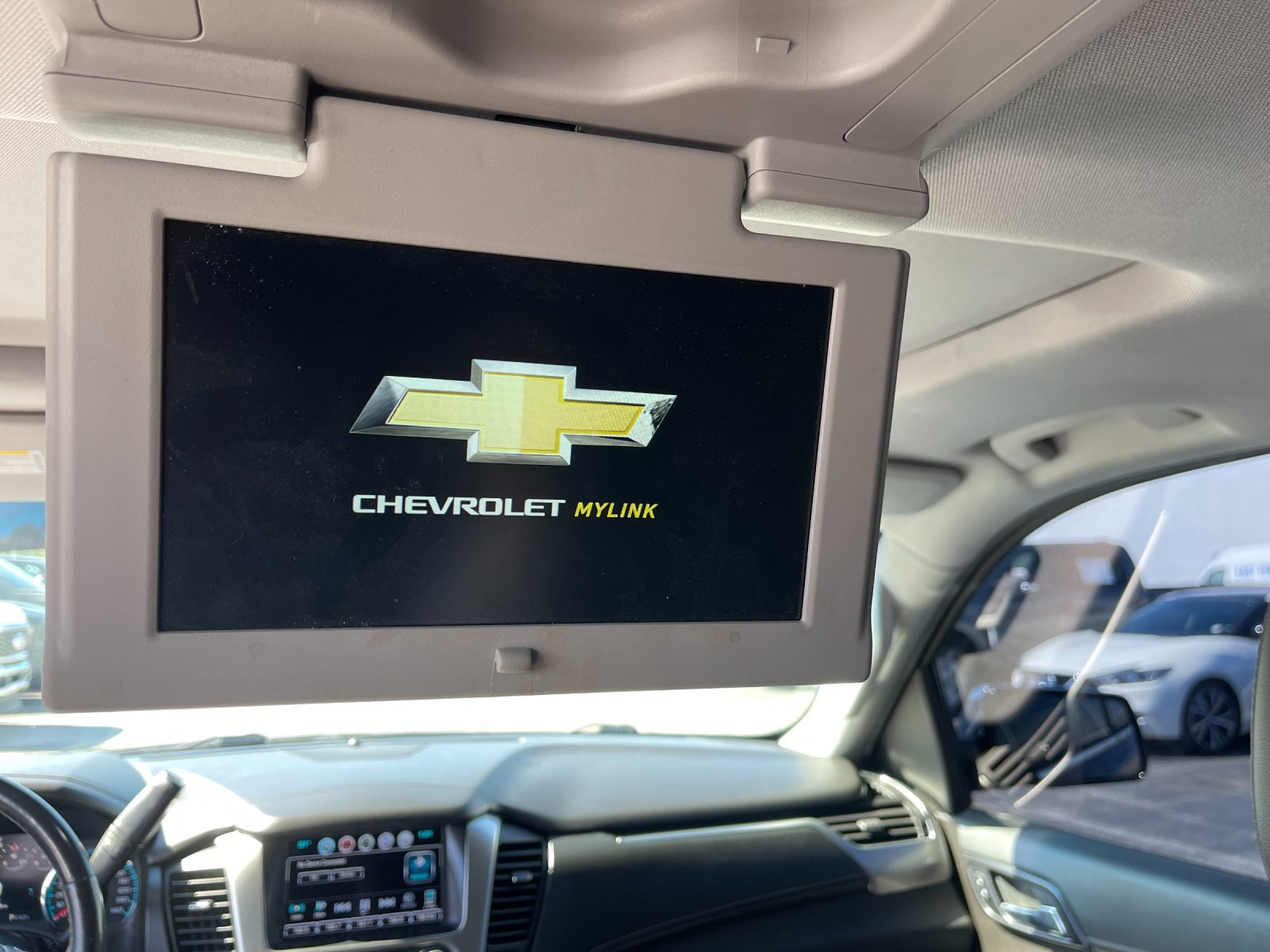 Used 2018 Chevrolet Suburban Premier AWD/4WD image 18