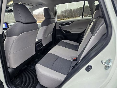 Used 2025 Toyota RAV4 XLE image 8