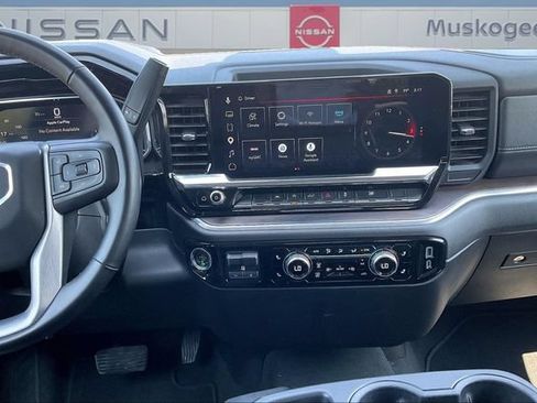 Used 2025 GMC Sierra 1500 SLT AWD/4WD image 10