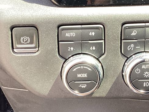 Used 2023 GMC Sierra 1500 SLT w/ SLT Premium Package AWD/4WD image 41