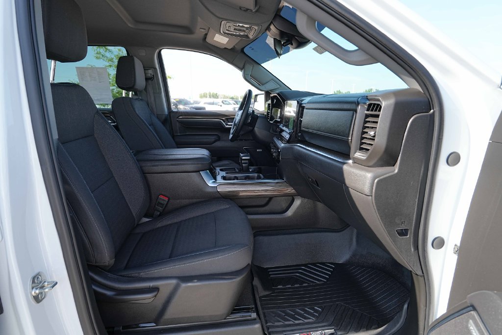 Used 2025 Chevrolet Silverado 1500 LT Trail Boss w/ Convenience Package II AWD/4WD image 22