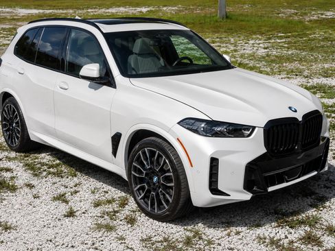 Used 2024 BMW X5 xDrive50e w/ M Sport Package AWD/4WD image 2