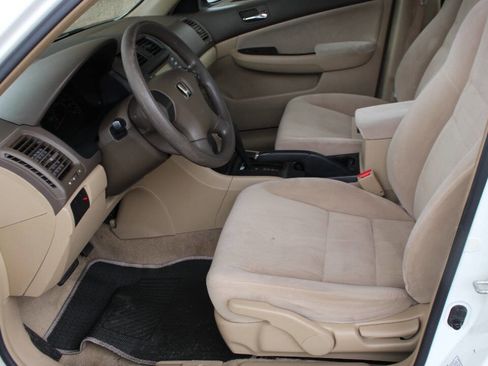 Used 2004 Honda Accord LX image 2