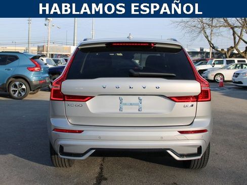 Used 2025 Volvo XC60 B5 Plus image 4