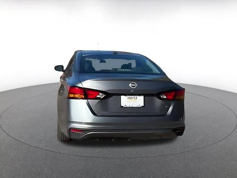 Used 2025 Nissan Altima 2.5 SV image 11