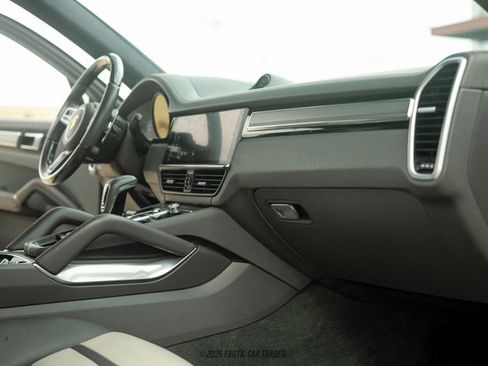 Used 2019 Porsche Cayenne Turbo image 33