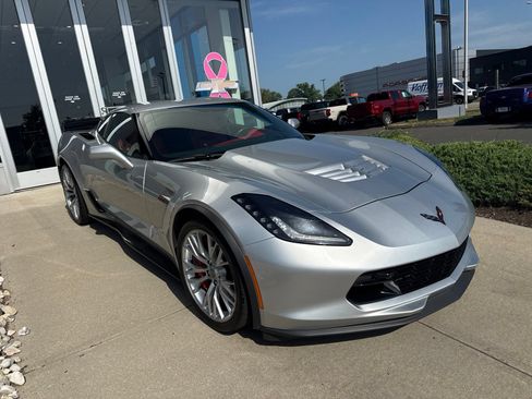 Used 2016 Chevrolet Corvette Z06 w/ 3LZ Preferred Equipment Group RWD image 3