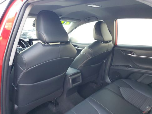 Used 2021 Toyota Camry SE image 9