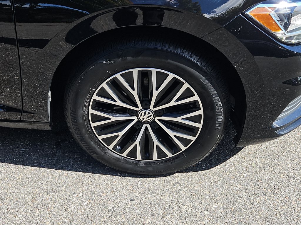 Used 2019 Volkswagen Jetta SE w/ Cold Weather Package FWD image 10
