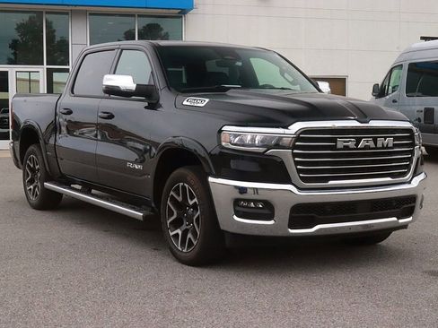 Used 2025 RAM 1500 Laramie AWD/4WD image 3