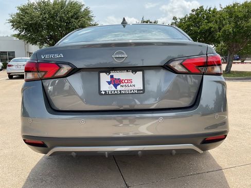 Used 2025 Nissan Versa SV FWD image 5