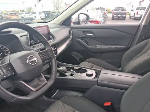 Used 2025 Nissan Rogue SV AWD/4WD image 15
