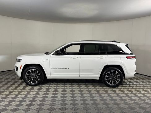 Certified 2023 Jeep Grand Cherokee Overland w/ Luxury Tech Group IV AWD/4WD image 9