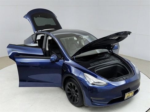 Used 2021 Tesla Model Y Long Range image 21
