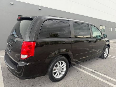 Used 2016 Dodge Grand Caravan SXT w/ Rear Park Assist Package FWD image 4