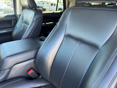 Used 2024 Ford Expedition XLT image 14