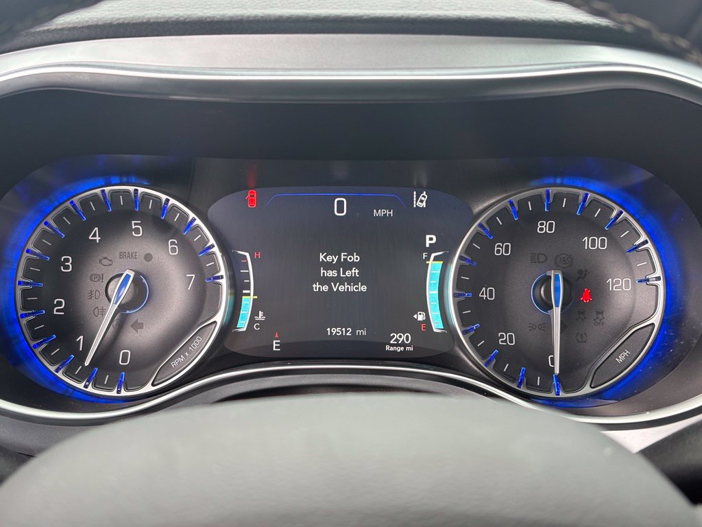 Used 2026 Chrysler Pacifica Limited FWD image 28