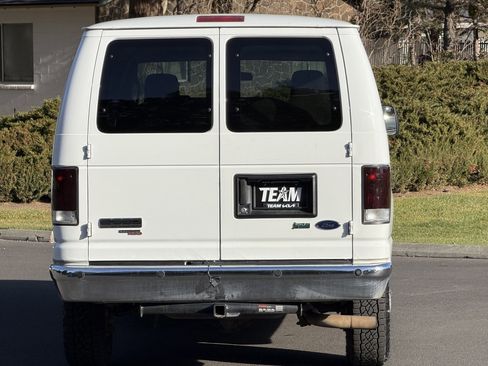 Used 2011 Ford E-350 and Econoline 350 XLT image 5
