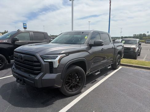 Used 2022 Toyota Tundra SR5 w/ Convenience Package image 1