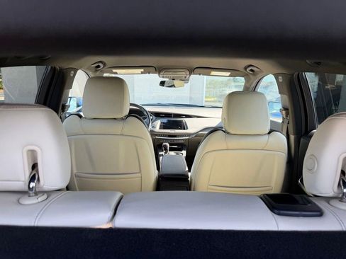 Used 2023 Cadillac XT4 Sport w/ LPO, ONYX Package FWD image 10