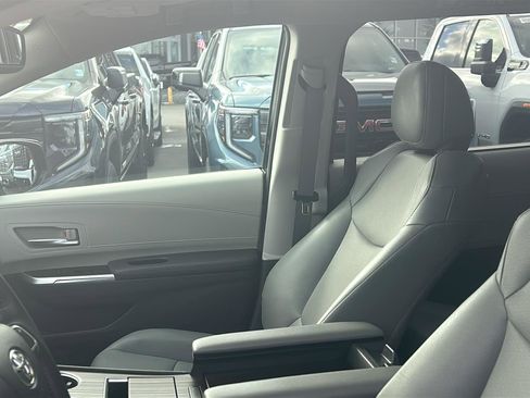 Used 2023 Toyota Sienna XLE image 28