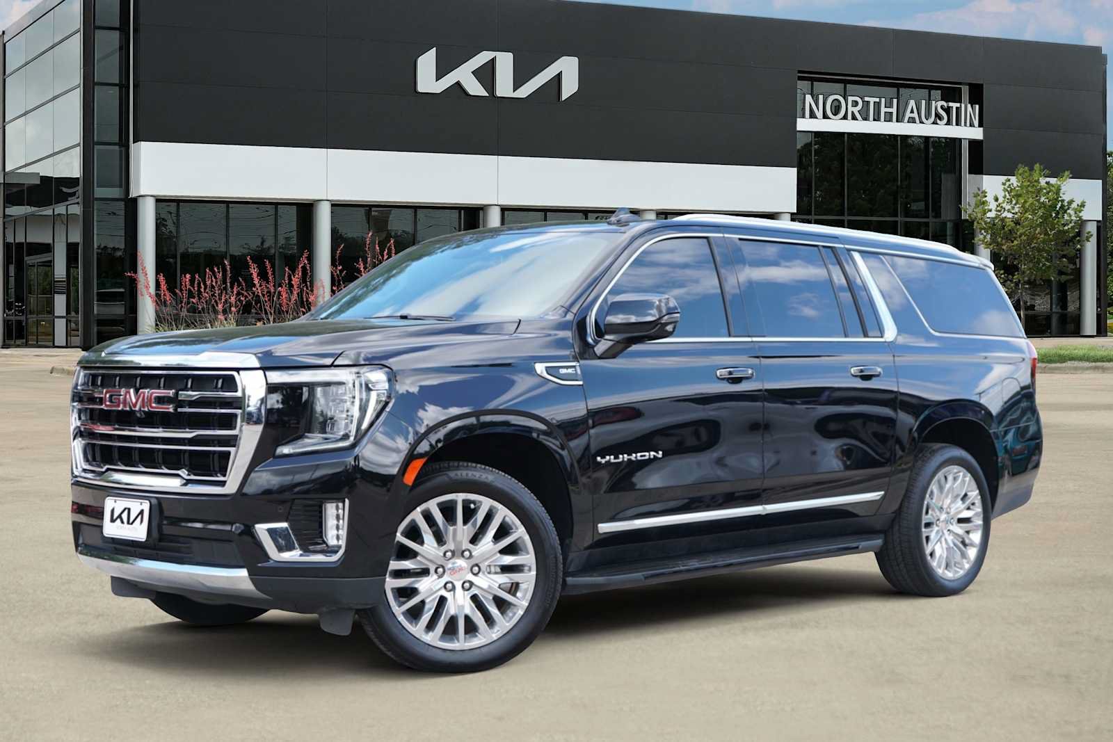 Used 2024 GMC Yukon XL SLT w/ SLT Premium Package AWD/4WD image 1
