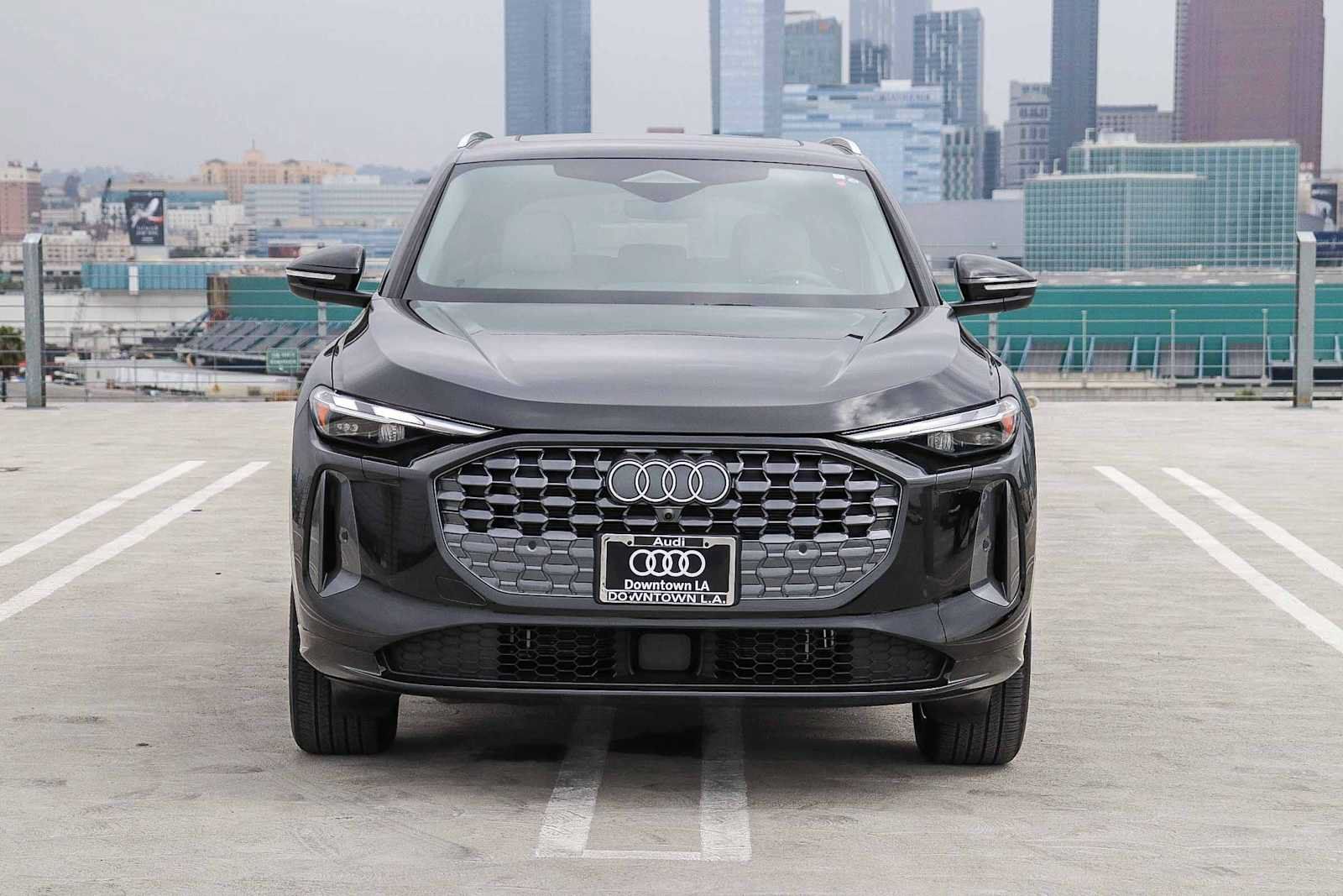 Used 2025 Audi Q5 Premium w/ Convenience Package AWD/4WD image 2