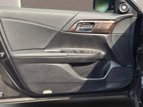 Used 2017 Honda Accord EX-L image 16