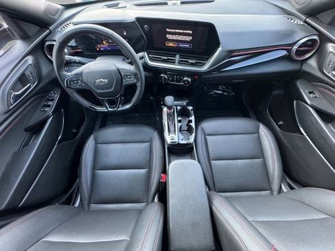 Certified 2025 Chevrolet Trax RS w/ Sunroof Package FWD image 18