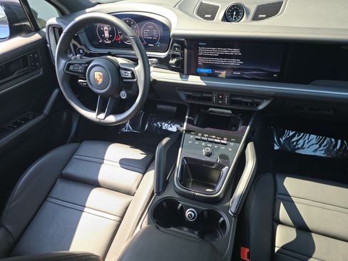 Certified 2026 Porsche Cayenne AWD/4WD image 24