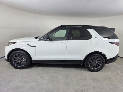 Used 2023 Land Rover Discovery S R-Dynamic image 7
