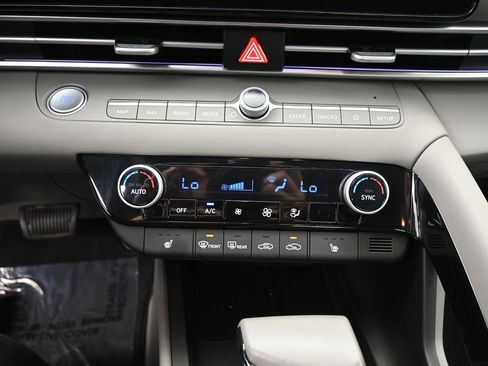 Certified 2025 Hyundai Elantra SEL image 12