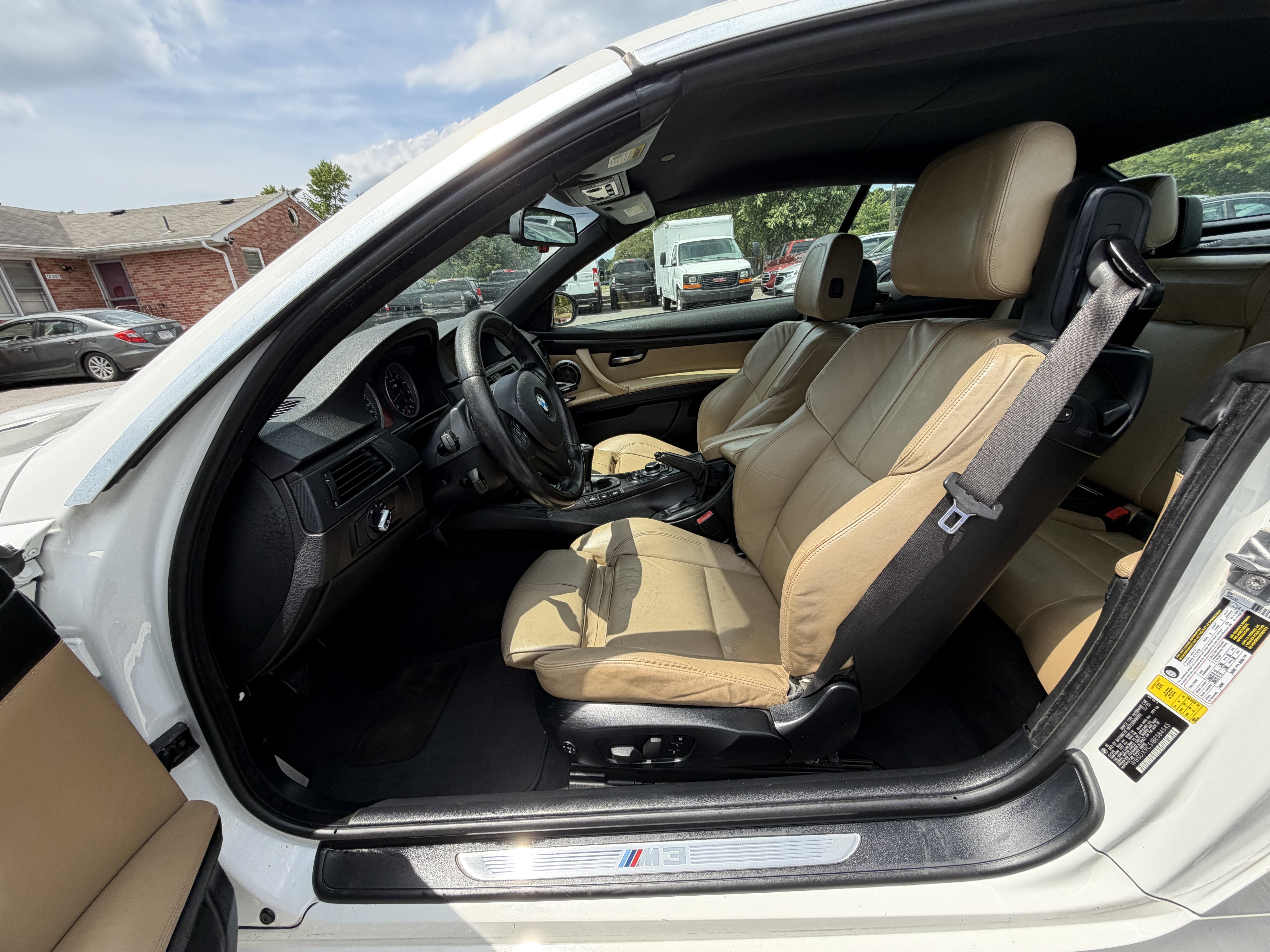 Used 2011 BMW M3 Convertible RWD image 18