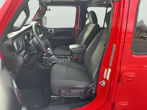 Used 2020 Jeep Wrangler Unlimited Sahara image 20