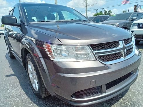 Used 2019 Dodge Journey SE w/ Comfort & Convenience Group FWD image 4