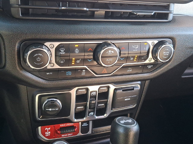 Used 2024 Jeep Wrangler Unlimited AWD/4WD image 15
