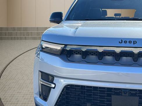 New 2026 Jeep Grand Wagoneer Limited AWD/4WD image 10