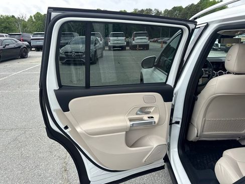 Used 2022 Mercedes-Benz GLB 250 4MATIC w/ Premium Package Lite image 27