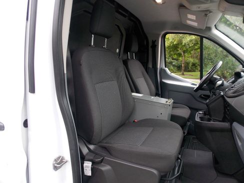 Used 2019 Ford Transit 250 130 Low Roof RWD image 19