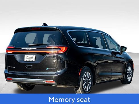 Used 2024 Chrysler Pacifica Select image 7