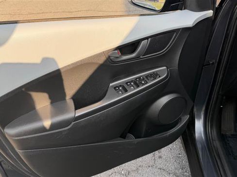 Used 2018 Hyundai Kona SEL w/ SEL Tech Package 02 FWD image 7