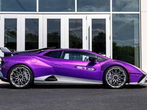Used 2023 Lamborghini Huracan STO image 22